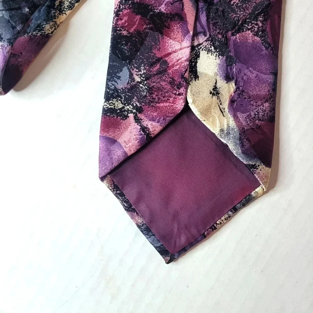 ELIZABETH NELL CRAVETTE Men's Necktie